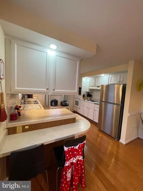 Kitchen - 99 Exeter Ct, Shepherdstown, WV 25443 photo 3 of 5