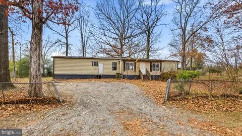 32 Middle Cross Trl, Harpers Ferry, WV 25425