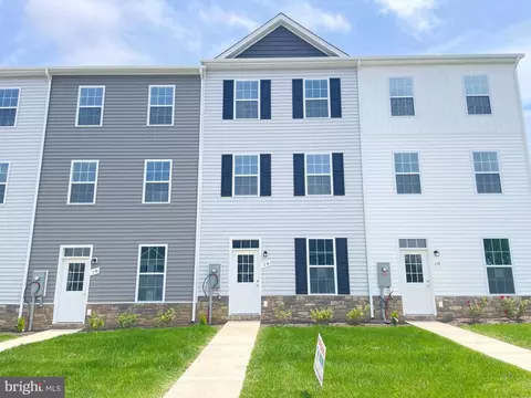14 Snowdrop Ct, Kearneysville, WV 25430