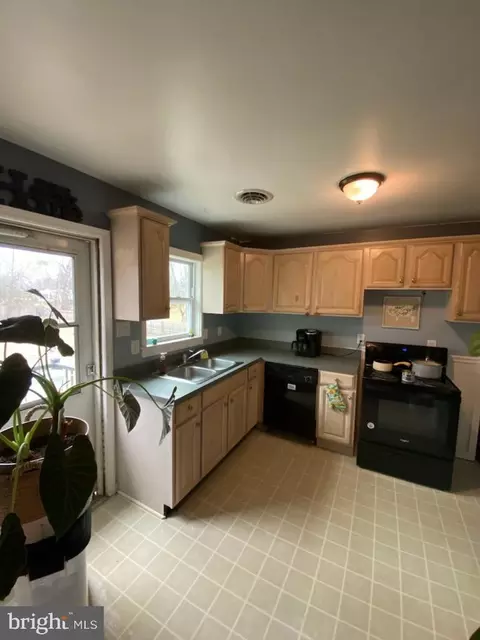 Kitchen - 32 Scott Dr, Shepherdstown, WV 25443 photo 2 of 2