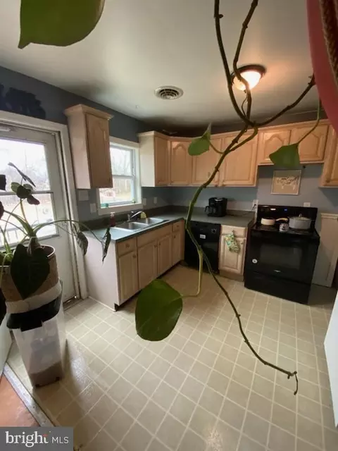 Kitchen - 32 Scott Dr, Shepherdstown, WV 25443 photo 1 of 2