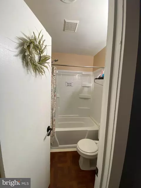 Bath - 32 Scott Dr, Shepherdstown, WV 25443 photo 1 of 2