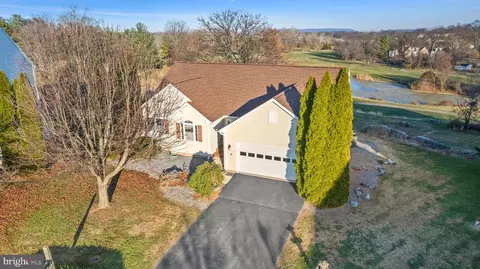 39 Torrey Pines Ct, Charles Town, WV 25414