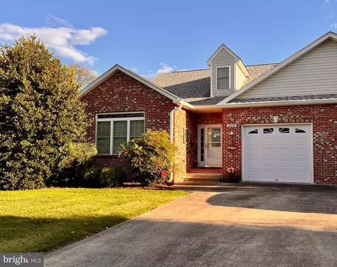 305 Brookline Dr, Charles Town, WV 25414