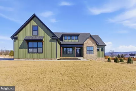 121 Oxbow Ct, Harpers Ferry, WV 25425