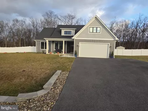 120 Moonstone Dr, Kearneysville, WV 25430