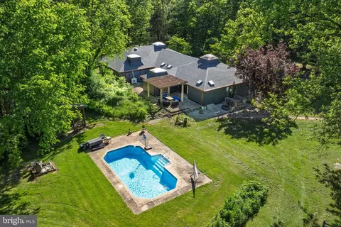 2436 Warm Springs Rd, Shenandoah Junction, WV 25442