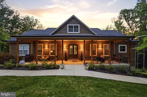 659 Waterside Dr, Harpers Ferry, WV 25425