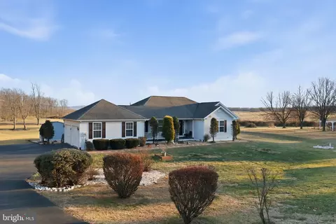 126 Pheasant Hill Rd, Summit Point, WV 25446