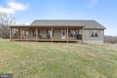 135 Carter Ave, Harpers Ferry, WV 25425