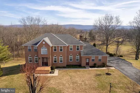 365 Runnymede Dr, Charles Town, WV 25414