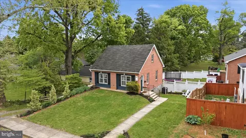 410 E Hunter St, Charles Town, WV 25414