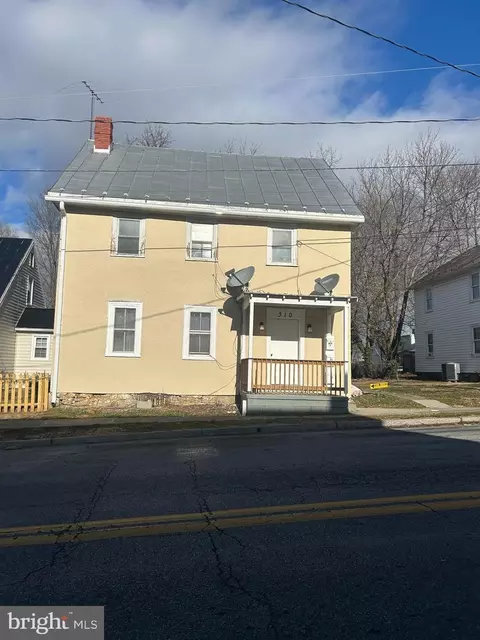 310 W Liberty St, Charles Town, WV 25414