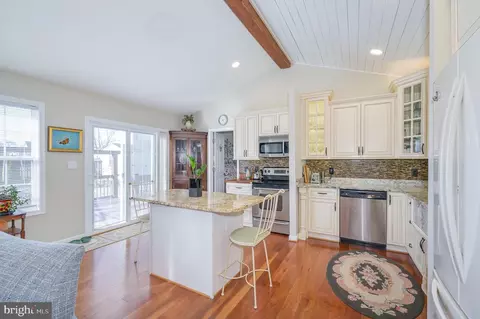 Kitchen - 73 Mcgregor Dr, Ranson, WV 25438 photo 2 of 8