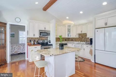 Kitchen - 73 Mcgregor Dr, Ranson, WV 25438 photo 8 of 8