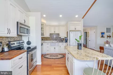 Kitchen - 73 Mcgregor Dr, Ranson, WV 25438 photo 6 of 8