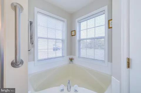 Bath - 73 Mcgregor Dr, Ranson, WV 25438 photo 5 of 6