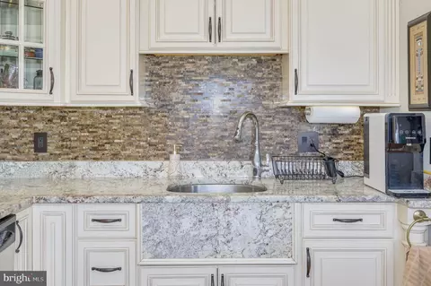 Kitchen - 73 Mcgregor Dr, Ranson, WV 25438 photo 7 of 8