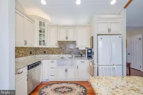 Kitchen - 73 Mcgregor Dr, Ranson, WV 25438 photo 4 of 8