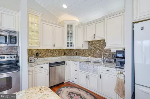 Kitchen - 73 Mcgregor Dr, Ranson, WV 25438 photo 3 of 8