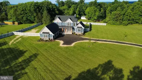 11 Maple Hill Ln, Harpers Ferry, WV 25425