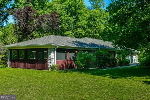 35 Grant Rd, Charles Town, WV 25414