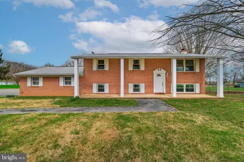 8137 Summit Point Rd, Charles Town, WV 25414