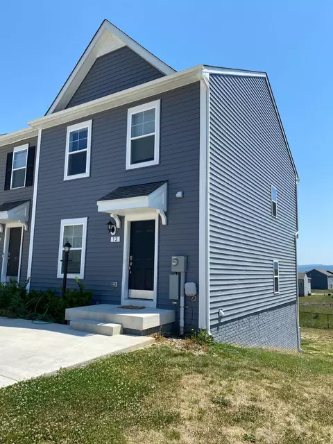 12 Orchard Green Dr, Charles Town, WV 25414