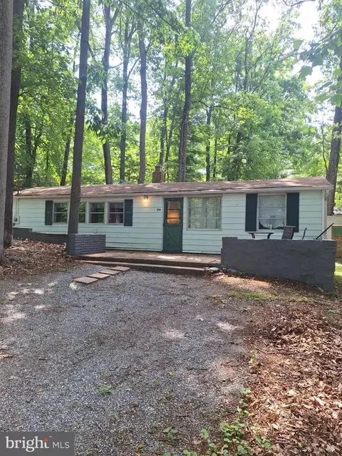 178 Huckleberry Ln, Harpers Ferry, WV 25425