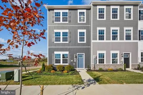 34 Aloma St, Charles Town, WV 25414