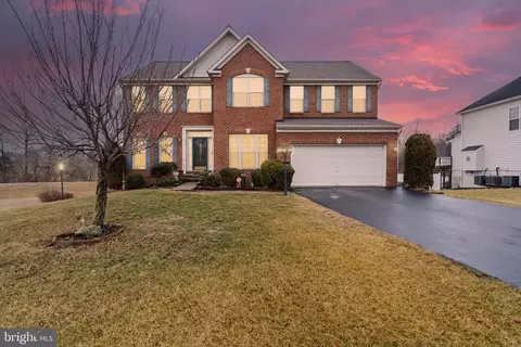 230 Summer Grove Dr, Kearneysville, WV 25430