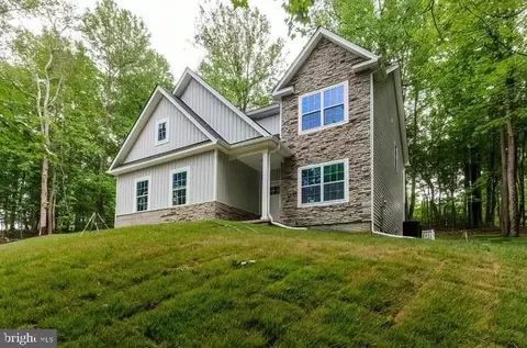 189 Speaks Ln, Harpers Ferry, WV 25425