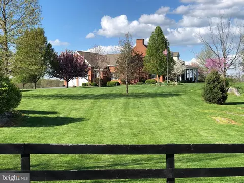 126 Heritage Knoll Ln, Summit Point, WV 25446
