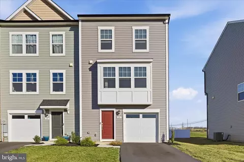 24 Armistead Pl, Charles Town, WV 25414