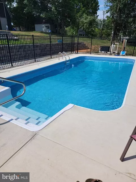 83 Dove Hill Dr, Ranson, WV 25438