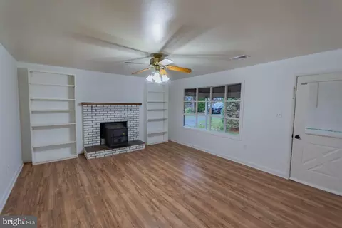 Living - 602 N Reymann St, Ranson, WV 25438 photo 2 of 4