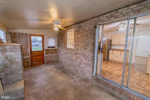 Entry Way - 602 N Reymann St, Ranson, WV 25438 photo 5 of 6