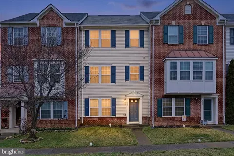 563 Lord Fairfax St, Charles Town, WV 25414