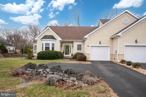 72 Greystone Dr, Shepherdstown, WV 25443