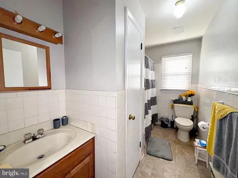 Bath - 133 Lemon Rd, Ranson, WV 25438 photo 1 of 1