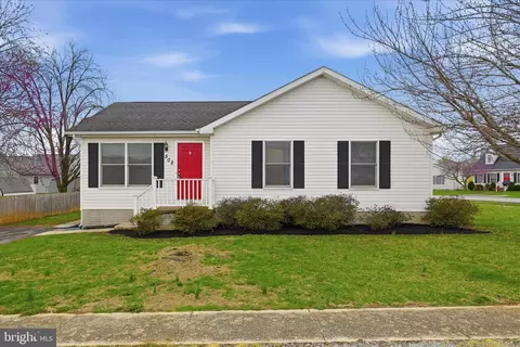 Exterior - 502 E 6th Ave, Ranson, WV 25438 photo 4 of 6