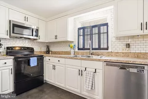 Kitchen - 218 E 4th Ave, Ranson, WV 25438 photo 2 of 2
