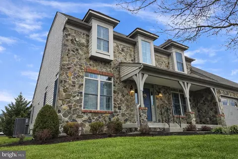 142 Lewis Washington Dr, Charles Town, WV 25414