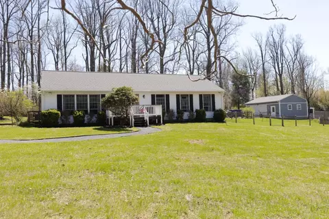 34185 Ahalt Dr, Bluemont, VA 20135