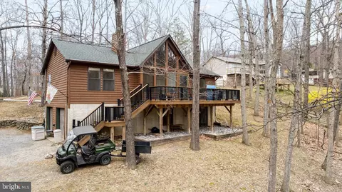 293 Sour Mash Rd, Harpers Ferry, WV 25425