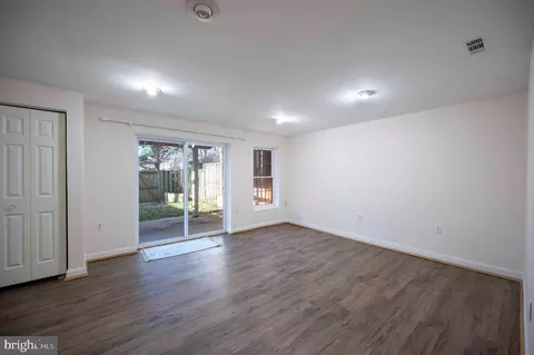 Living - 43 Ryan Ct, Shepherdstown, WV 25443 photo 6 of 10