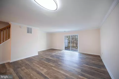 Living - 43 Ryan Ct, Shepherdstown, WV 25443 photo 2 of 10