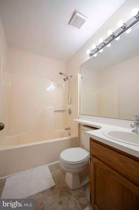 Bath - 43 Ryan Ct, Shepherdstown, WV 25443 photo 3 of 6