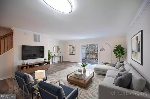 Living - 43 Ryan Ct, Shepherdstown, WV 25443 photo 3 of 10