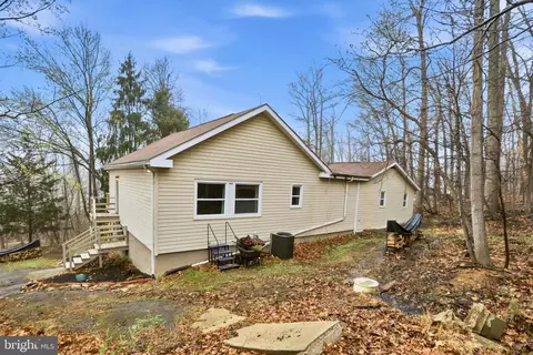 842 Valley View Rd, Harpers Ferry, WV 25425